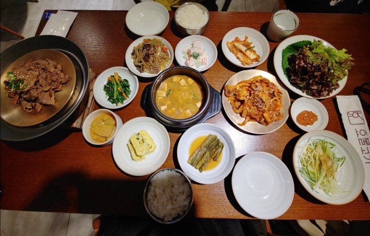  홍제역맛집 - 정갈한 반상 효불고기. 혼밥 자리도 있는 홍제동고기집