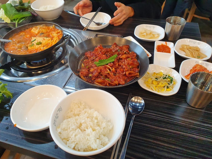 쌈싸먹는 김치찌개 예향정제주점 두루치기가 내스타일~