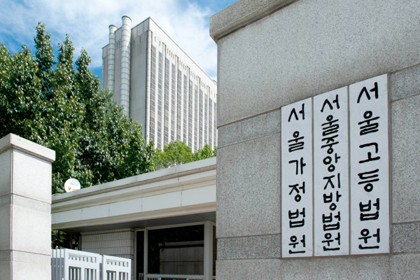 [판결](단독) 방호 울타리 없는 급경사 도로서 차량 추락… 운전자, 음주상태라도 도로공사 책임 20%