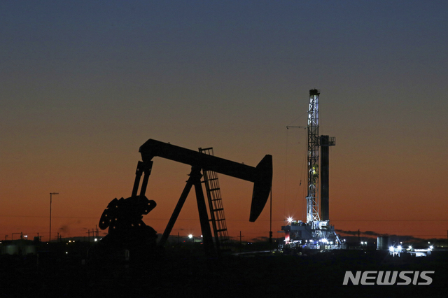 "OPEC+ 감산 규모 못 늘리면 내년 국제유가 30% 하락" "OPEC+ 감산 규모 못 늘리면 내년 국제유가 30% 하락"