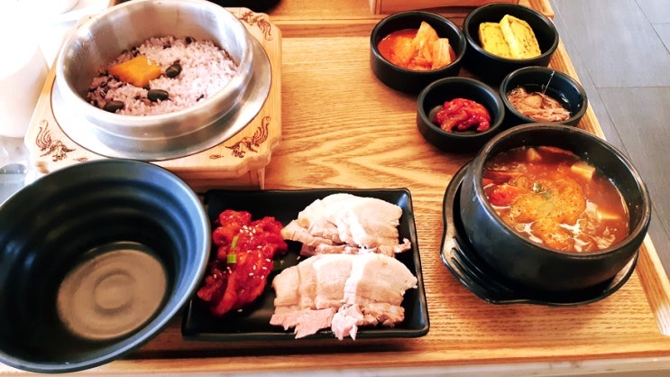 시청 원 할머니보쌈 돌솥밥(맥도널드 2층 자주 망하는 장소) 시청 원 할머니보쌈 돌솥밥(맥도널드 2층 자주 망하는 장소)