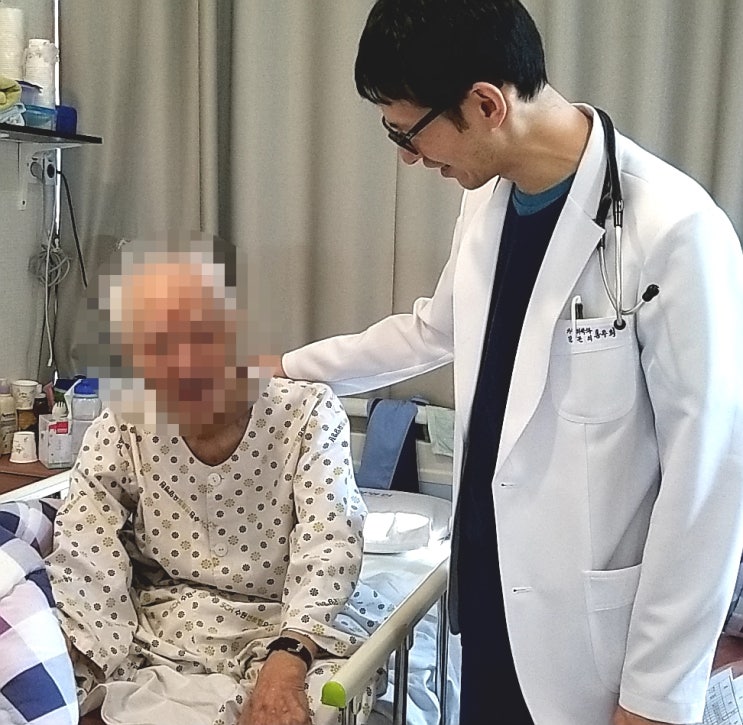  수원요양병원 : 섬망 - 원인질환의 치료 및 환경 조절이 중요