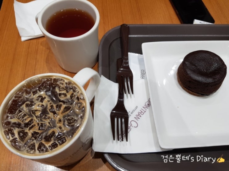  [광교] 광교롯데아울렛에서 쇼핑에 지치신다면, '곤트란쉐리에'에서 꾸덕꾸덕한 라바케이크와 커피 함께 즐겨보시고 마저 쇼핑하세요 !! : D