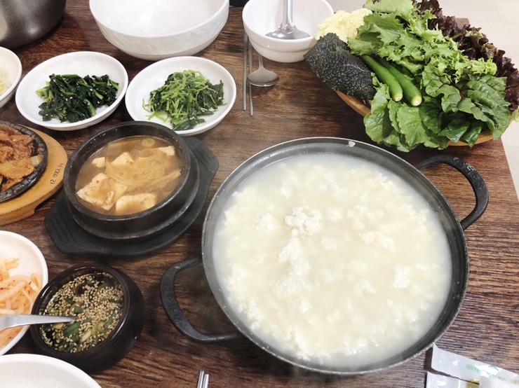  향촌순두부 순두부 쌈밥정식 엄지척