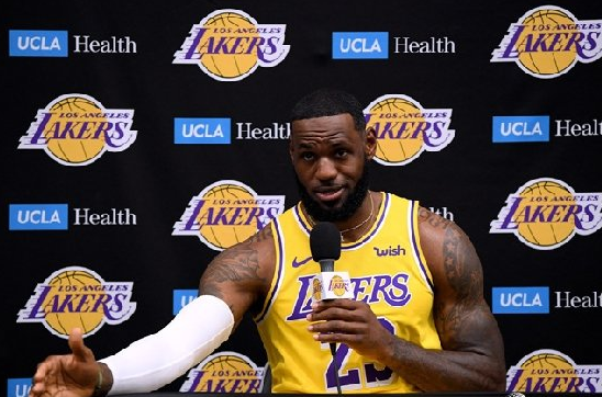 현역NBA 최고 선수죠~르브론 제임스 아들 ? 같이 NBA?