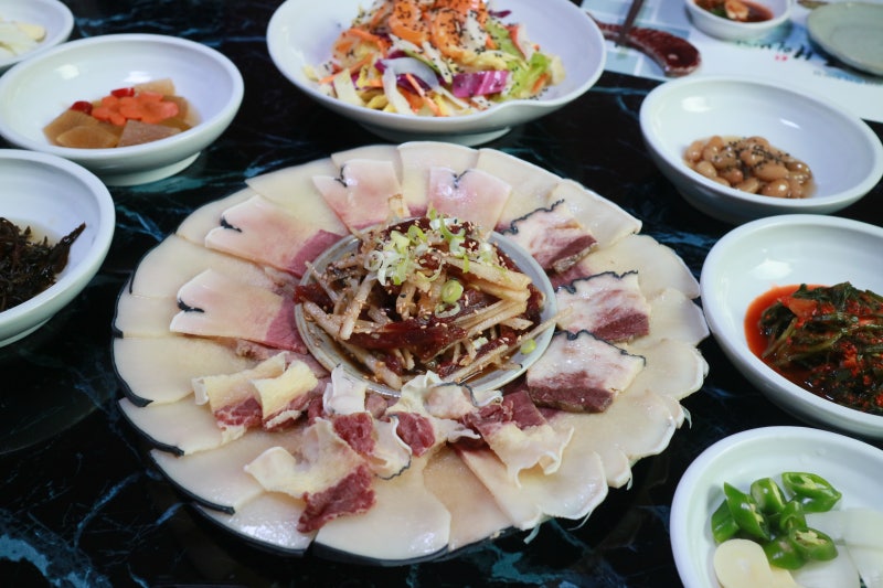 울산 고래고기 맛집 동해고래일번가 회식장소 GOOD : 네이버 블로그