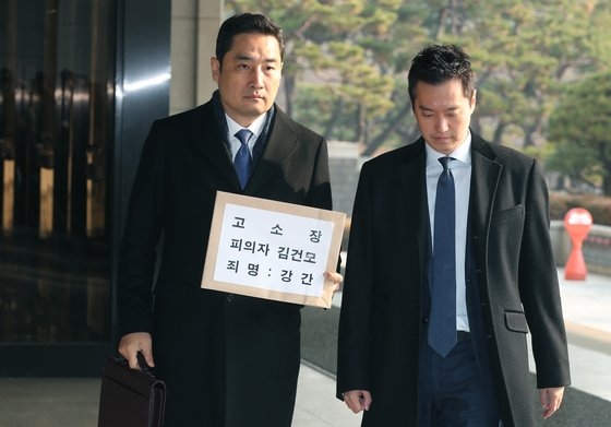 강용석, 김건모 성폭행 혐의 고소 "김건모측 연락와서 만났다" 강용석, 김건모 성폭행 혐의 고소 "김건모측 연락와서 만났다"