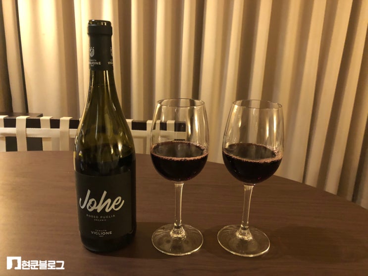 레드와인 - 요헤 (Johe) by Tenuta Viglione / 달달하면서도 꽉찬 맛과 장미꽃향을 느낄 수 있는 로맨틱 와인