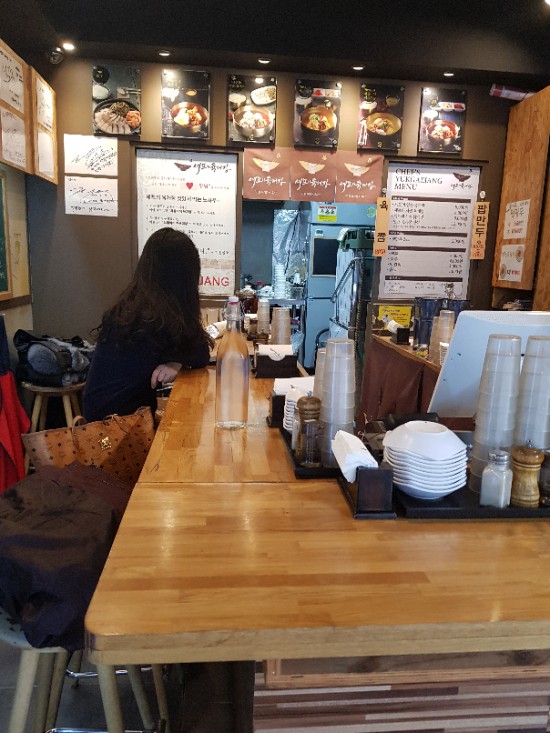  압구정역 맛집-셰프의 육개장/분위기 쩔어!! 선술집같아