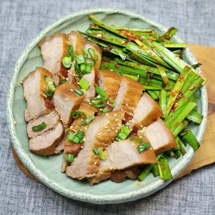  [수육 맛있게 삶는법]촉촉한 한방보쌈 레시피(feat.인생쌈장맛있게만드는법 & 부추겉절이)