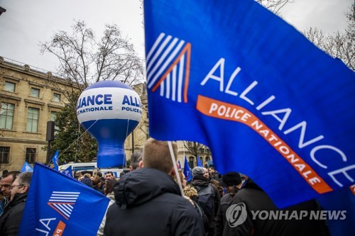 프랑스, 연금개편반대 총파업에 '정면돌파'..개편안 틀 유지 프랑스, 연금개편반대 총파업에 '정면돌파'..개편안 틀 유지