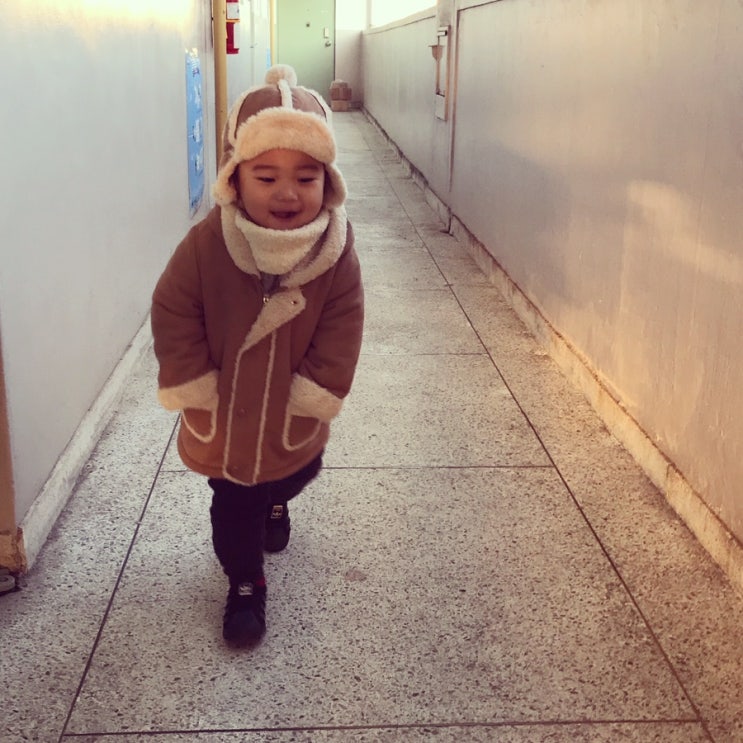 너무 추워서 털모자를 썼어요. 너무 추워서 털모자를 썼어요.