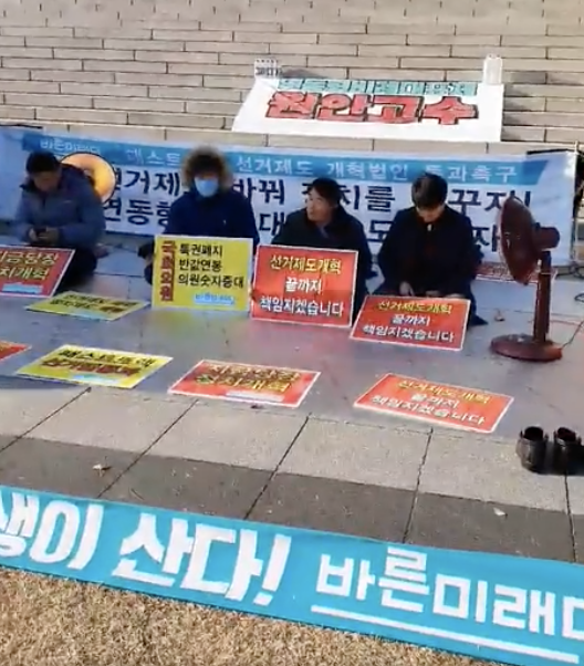 안철수 지지를 철회해야, 그는 기회주의자! 안철수 지지를 철회해야, 그는 기회주의자!