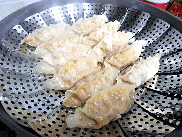  언제 먹어도 맛있는 만두의 완성, 비비고 김치 왕교자 만두