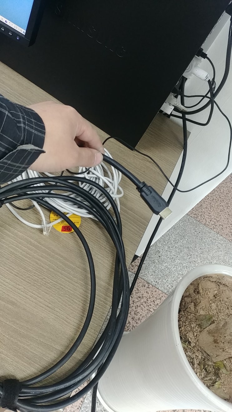  HDMI 케이블 영상전송 불량 이물질 익산 프로젝터 KGA 에셋 음식물로 추정
