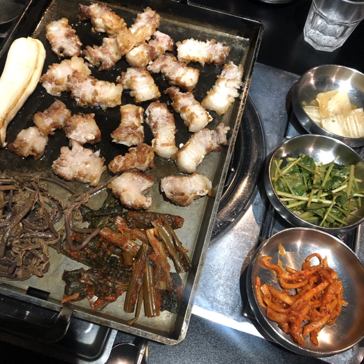  신촌역 맛집, 꽃삼겹살과 치즈폭탄볶음밥이 유명한 한림돈가
