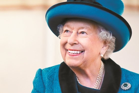 英왕실, 'SNS 전문가' 구인…"연봉 7000만원대, 휴가 한달" 英왕실, 'SNS 전문가' 구인…"연봉 7000만원대, 휴가 한달"