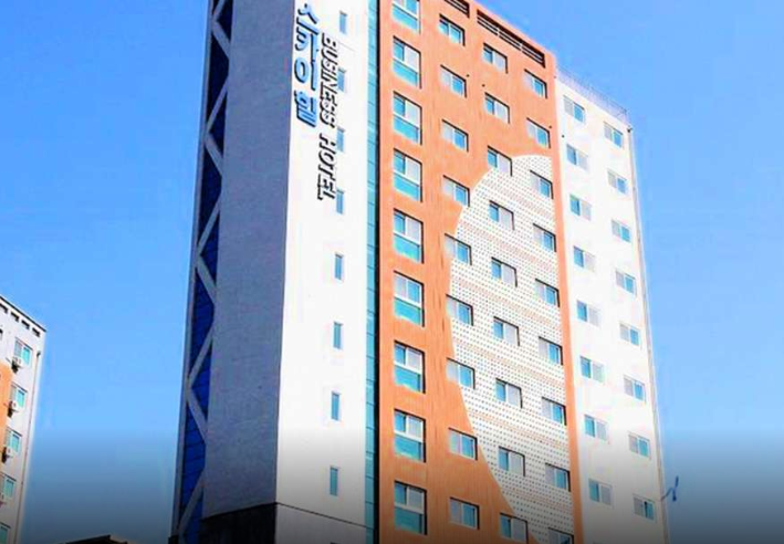  [더 알아보기]   스카이 힐 비지니스호텔1성급 제주특별자치도 제주시 서광로24길 1 시외버스터미널 차로 약 5분