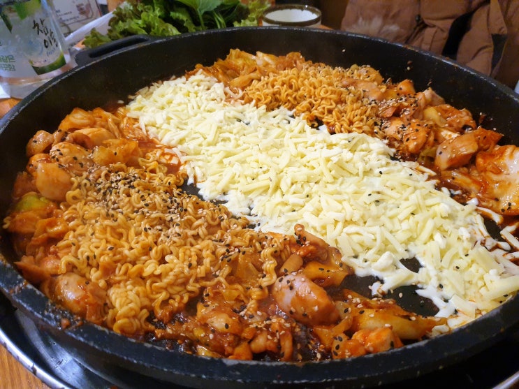 강남역 11번출구 맛집 장인닭갈비 치즈가득한 이곳 강남역 11번출구 맛집 장인닭갈비 치즈가득한 이곳
