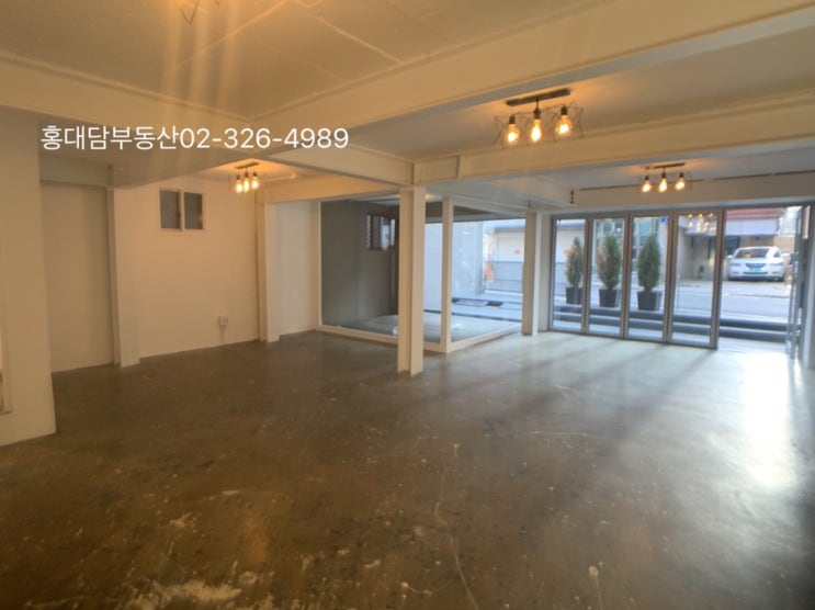  인테리어 예쁜 통유리 쇼룸 홍대사무실 임대