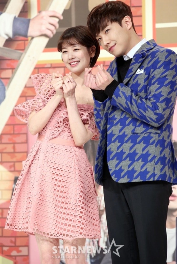  이준 소집해제, 연인 정소민 후임으로 라디오DJ 진행!