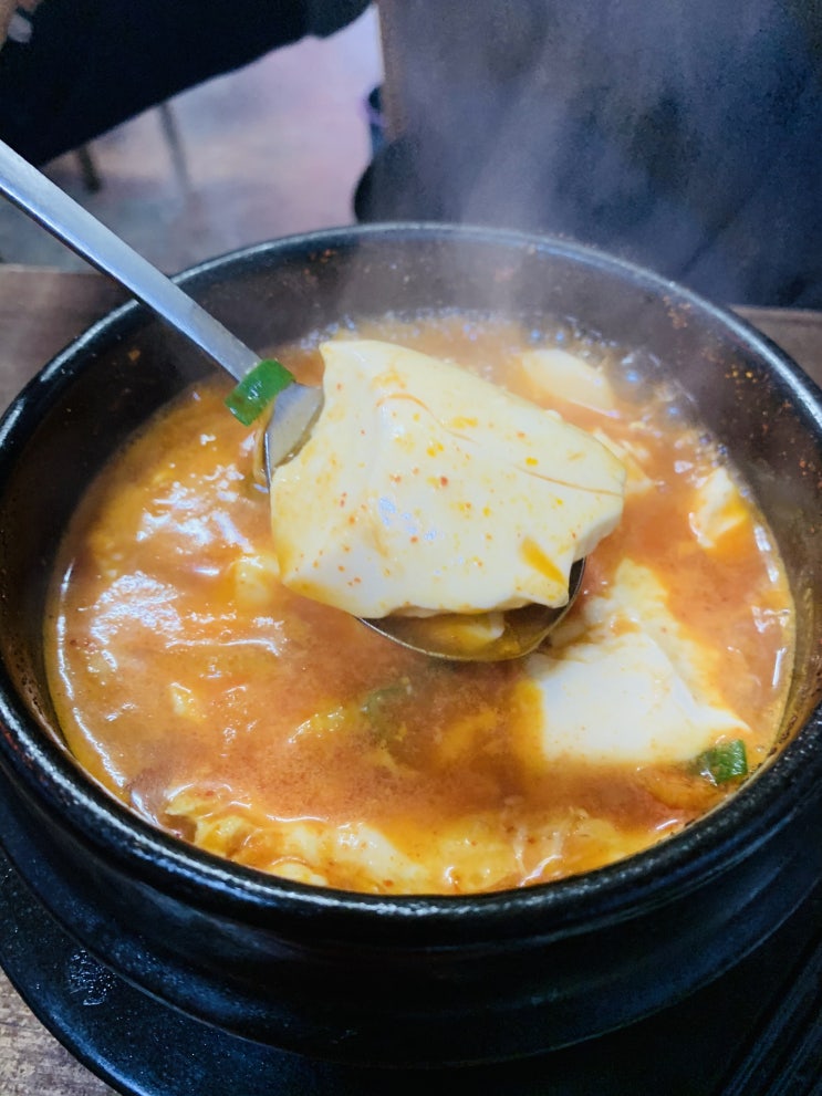  순대국집인데 다른 것들도 다 맛있고 반찬이 어린이입맛 GOOD