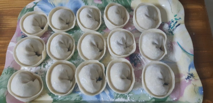  집에서 만든 손만두  확실히  맛이 깔끔합니다.