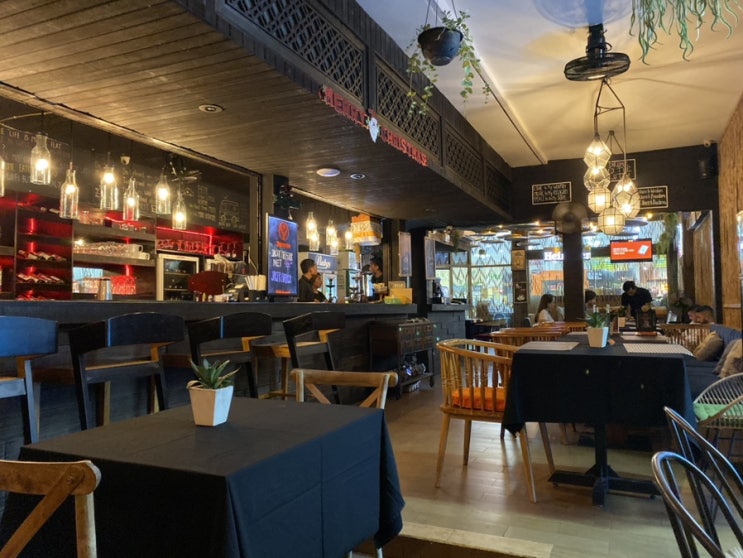  두 번째 발리 D+22~23. 스미냑 숙소 Green studio, Revolver 카페, 24시 식당 Naty’s restaurant, 라파벨라!