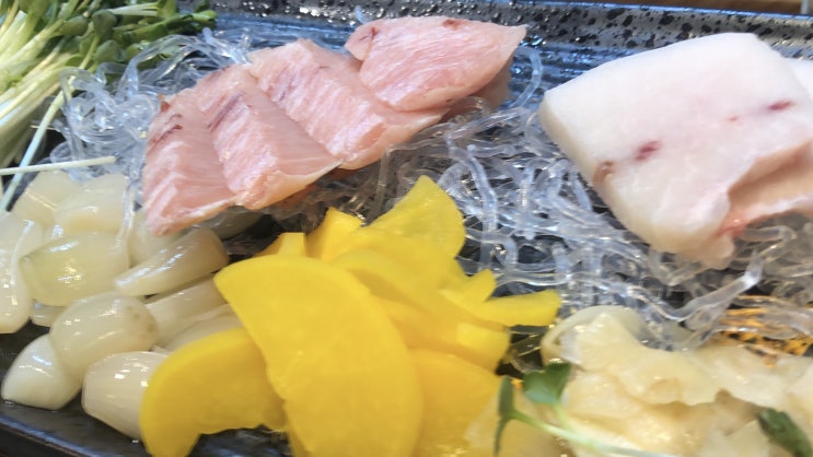  연트럴파크에서 괜찮은 참치횟집 찾았어요.