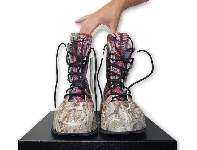  이지 부스트 1050  첫노출된 아이템이다 YEEZY BOOST BOOST