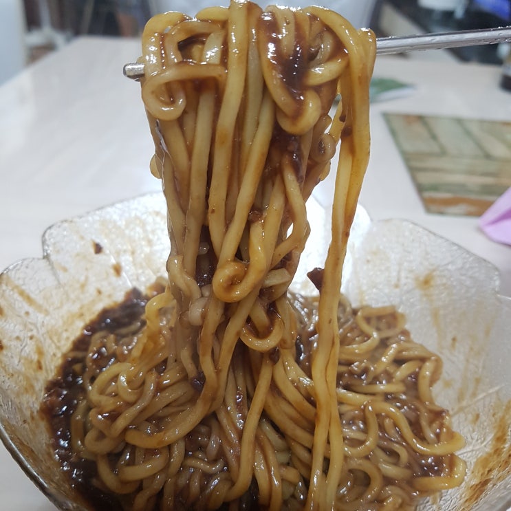  오뚜기 면사랑 잘게 다져 볶은 유니짜장 칼로리(열량) 및 영양성분정보 (봉지 짜장면 자장면 조리법)
