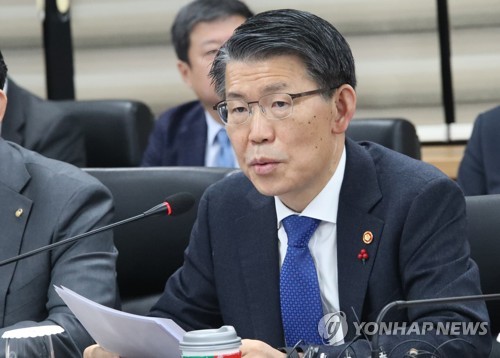 은성수 "보험사, 과거 잘못 설계한 실손보험으로 부담 겪어" 은성수 "보험사, 과거 잘못 설계한 실손보험으로 부담 겪어"