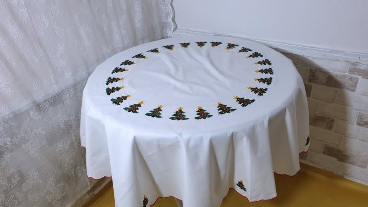 유럽 크리스마스 트리  손자수 원형 테이블보