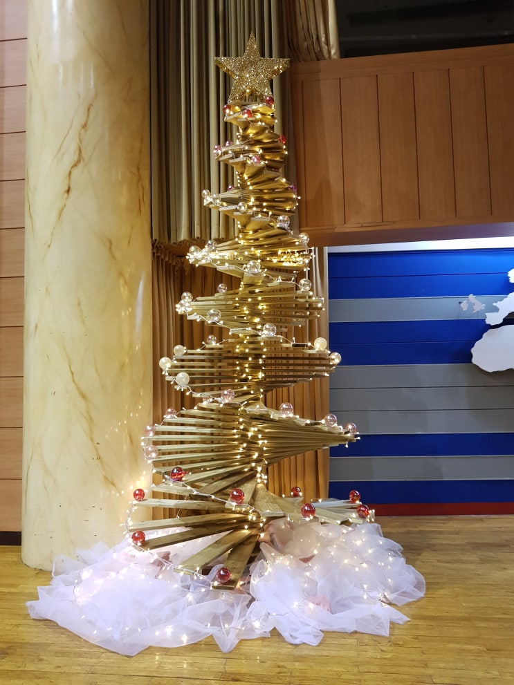교회 성전꽃꽂이 특별한 크리스마스 대형 트리 원목 나무 트리