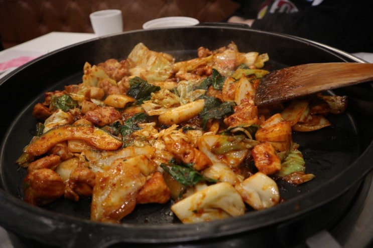  딱히 쓸모 있는 건 아니지만 이상하게 사고 싶은 물건이 있으신가요?물건은 아니지만 식욕