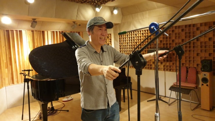  송년회준비. 녹음실구경은 처음이에요. 남성중창단 청송대에 맞서 급조된 여성중창단 논지당 씨스따즈. 전 깍두기 빽댄서.