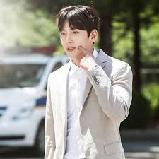  담배 실검 1위  배우 지창욱이 방금 올린 인스타 저격