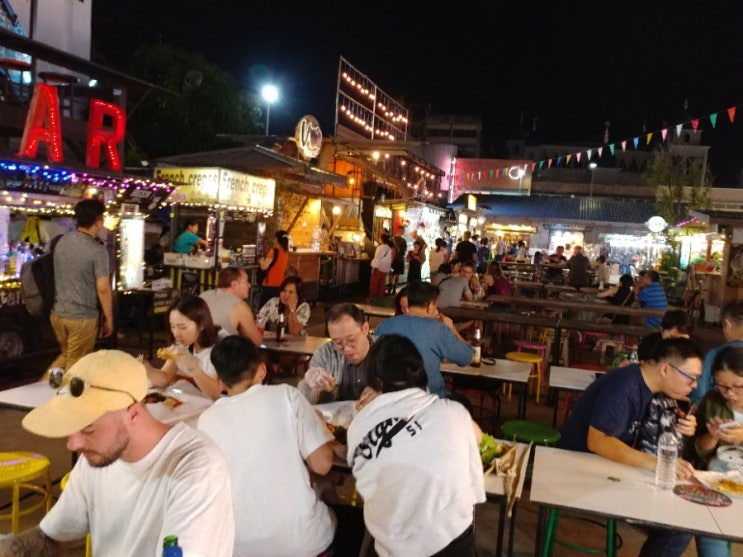  치앙마이 여행 : 플론루디 야시장 (Ploen Ruedee 나이트마켓)