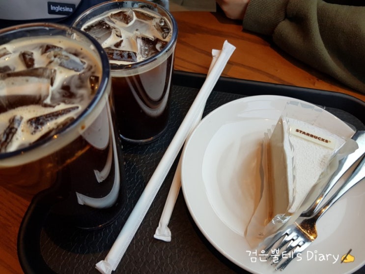 [광교/상현] 주말을 맞이해서 스벅에서 '클라우드 치즈케이크'(기분좋은 디저트 세트)와 함께 커피 한잔의 여유를 즐겼어요!
