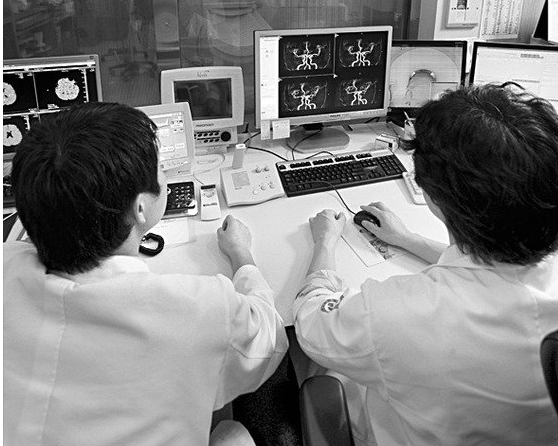 '文케어'로 MRI 2배 늘자···단순 두통 환자 부담 80%로 늘린다 '文케어'로 MRI 2배 늘자···단순 두통 환자 부담 80%로 늘린다