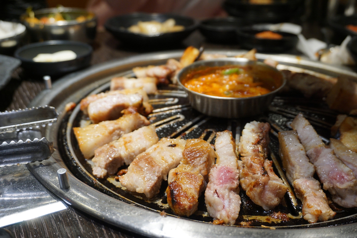  대학로 고기집 ] 옛날농장 대학로점 : 육회비빔밥 맛집대학로 회식장소 추천