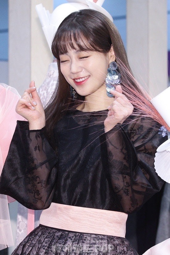 애교 넘치는 그녀, 허영지