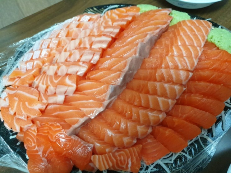  탱탱하고 쫄깃한 연어회, 가락시장 맛집 용기수산 연어회 흡입!