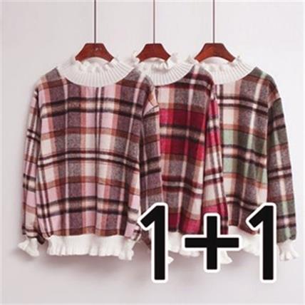  [1+1] 여성 아이보리 골지 프릴넥 빅 체크 울 티셔츠 (29,900원)