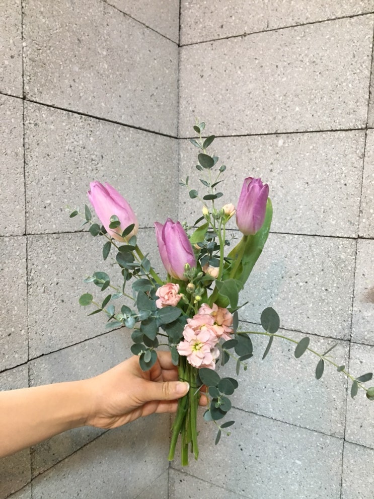 [부산 대신동 꽃집] - 보라색 튤립 꽃다발