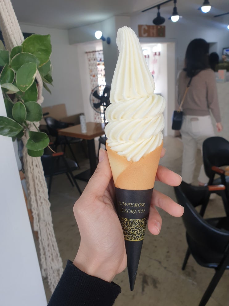  통영 쿠쿠다스아이스크림 먹으러 벽화마을안 카페 CHU