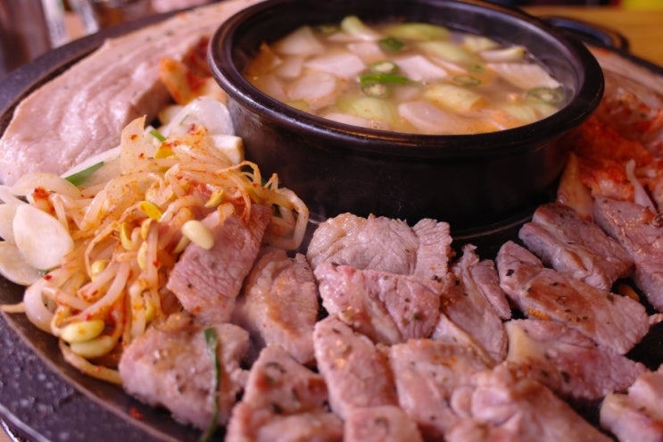  신촌 삼겹살 무한리필로 회식해요 무통삼