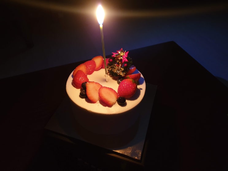  기념일, 연말 케이크! 플라워 베이커리 문정본점 딸기 케이크