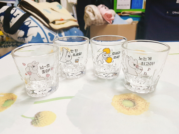  [수집] 오버액션토끼 소주잔 세트
