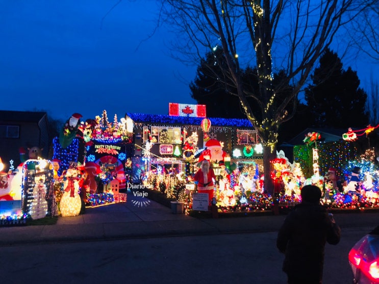 밴쿠버의 화려한 크리스마스 하우스 전등 장식 집구경